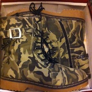 Camouflage Boots