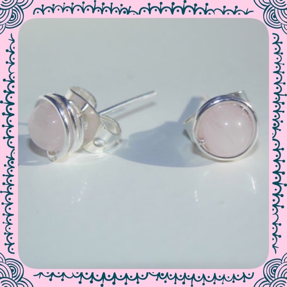 Jewelry - Dainty rose quartz earrings brings love and peace