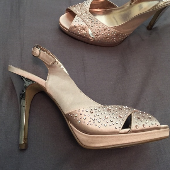 Pumps - Picture 2 of 3