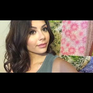 Meet your Posher, Abigail