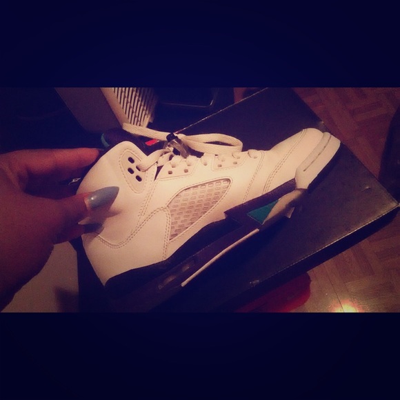 Jordan grape 5s. Size 5.5y.  140 or best offer.