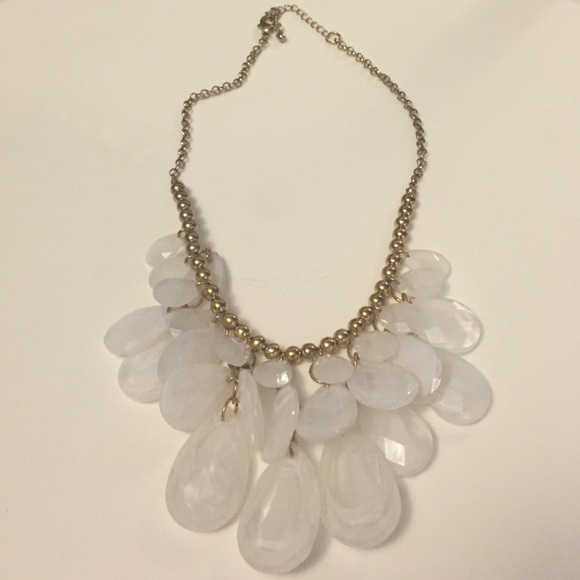 White and gold statement necklace - Picture 1 of 3