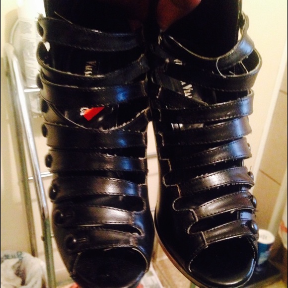 Heels - Picture 2 of 4