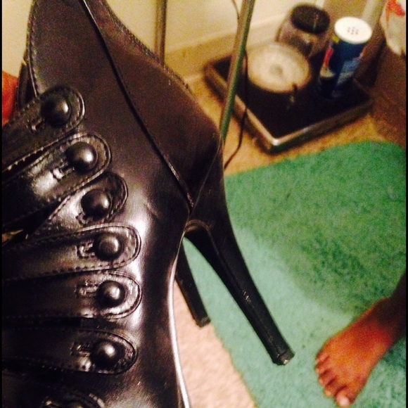 Heels - Picture 3 of 4