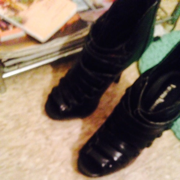 Heels - Picture 4 of 4