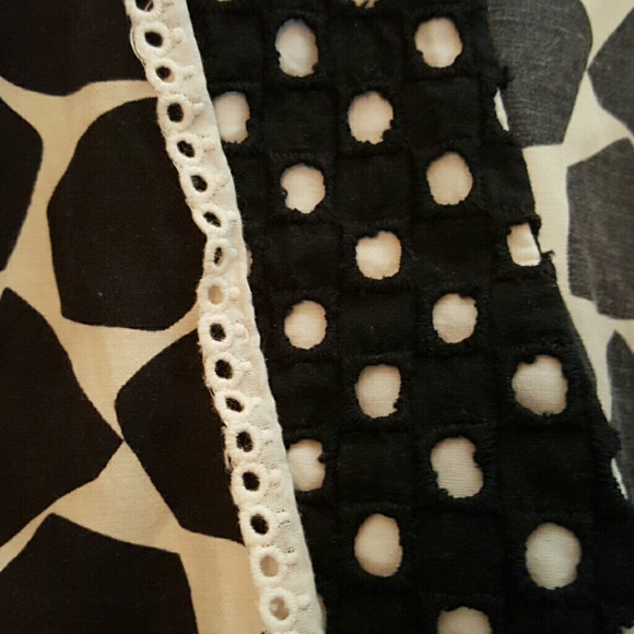 Cream and black short sleeve blouse - Picture 2 of 3