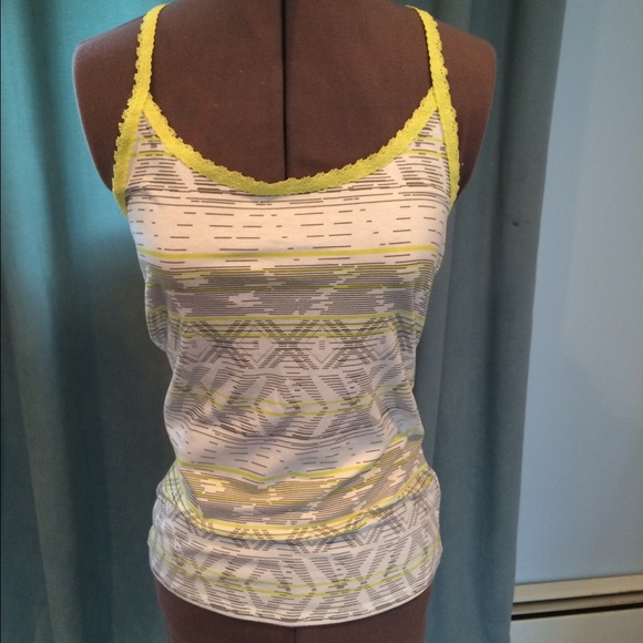 Set of two tank tops - Picture 3 of 4