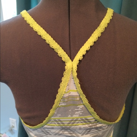 Set of two tank tops - Picture 4 of 4