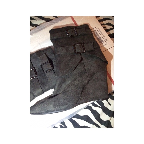 Grey Boots💕