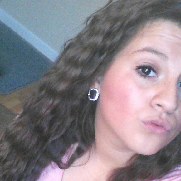 Meet your Posher, Laura - Picture 1 of 1