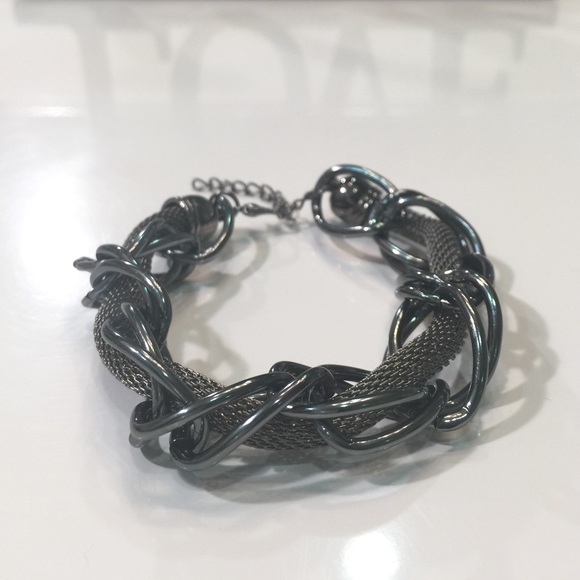 Jewelry - Interlocked mesh & chain link gunmetal bracelet