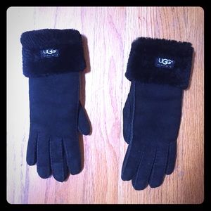 Black wool shearling Ugg winter gloves