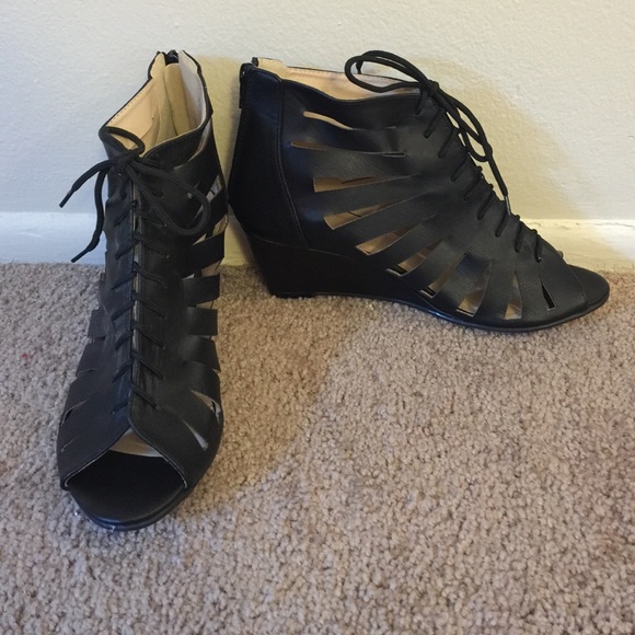 Black Wedges