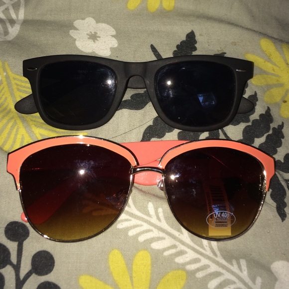 Bundle: sunglasses - Picture 1 of 2