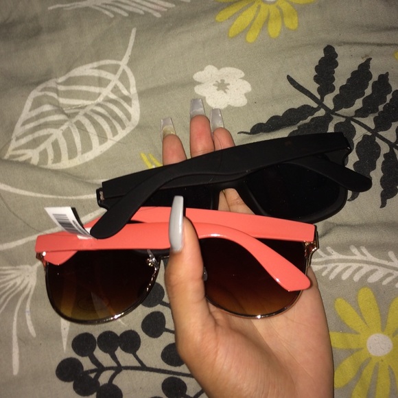 Bundle: sunglasses - Picture 2 of 2