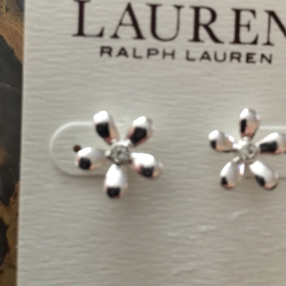 🎉LAST ONE 🎉Lauren Ralph Lauren earring studs👑 - Picture 2 of 3
