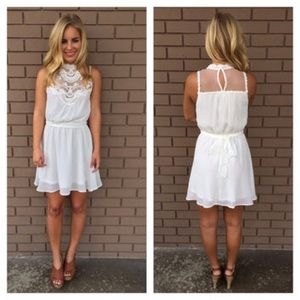 💠White Lace Neck Sleeveless Dress