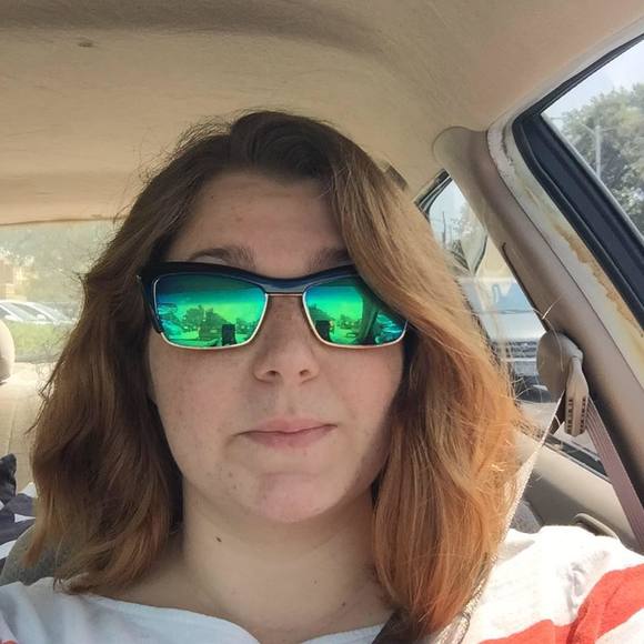 Meet your Posher, Nicole - Picture 2 of 2