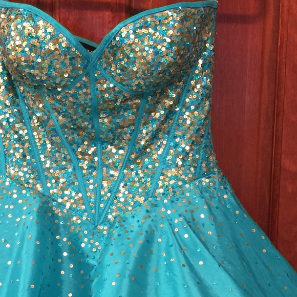 Jovani Dresses & Skirts - 🎉HP🎉 Teal and gold tutu formal dress