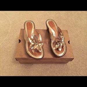 BORN SHIMMY Gold Leather Floral Thong Wedge Sandal