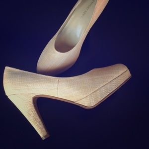 ✨✨Newport News Woven Pumps👈👀💕