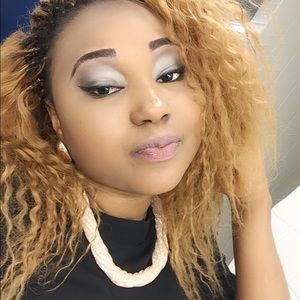 Meet your Posher, Awa