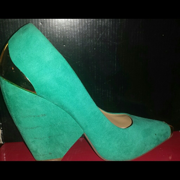 Aqua pointy toe heels