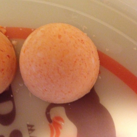 Pumpkin spice mini bath bomb