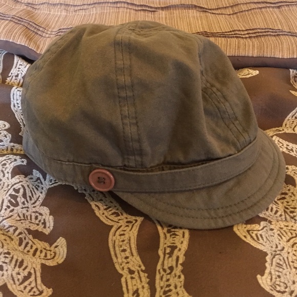 H&M Army green pageboy hat.