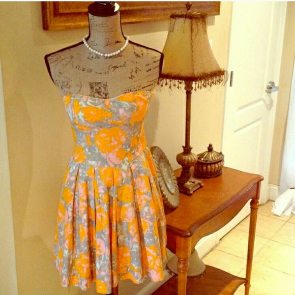 Jessica Simpson Dresses & Skirts - Jessica Simpson strapless floral dress