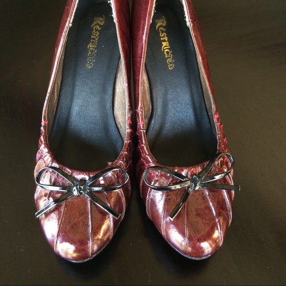 ❤️❤️Cabernet pumps with bow detail❤️👈👀 - Picture 2 of 3