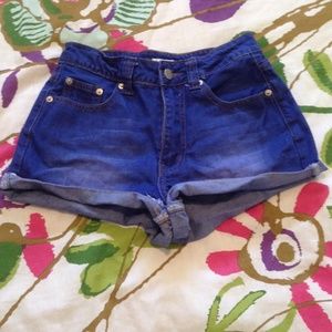 High waisted denim shorts😍