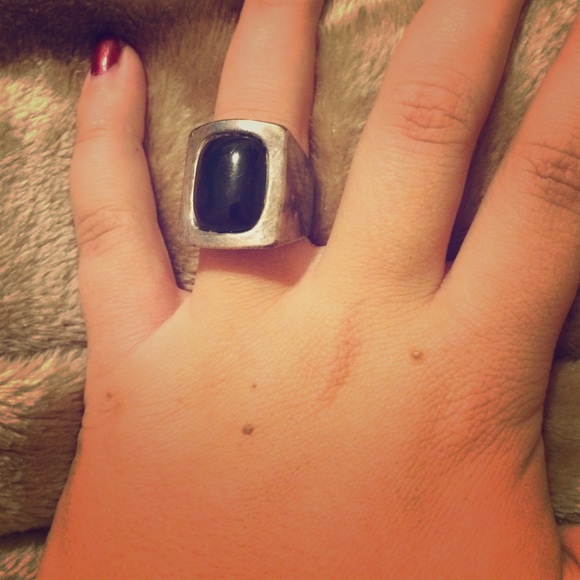 Chunky ring with black stone - Picture 1 of 2