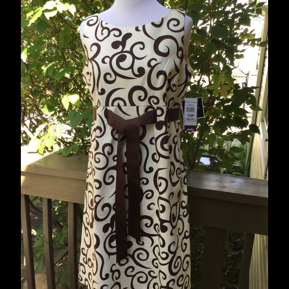 R&K Pretty Dress - Picture 2 of 4