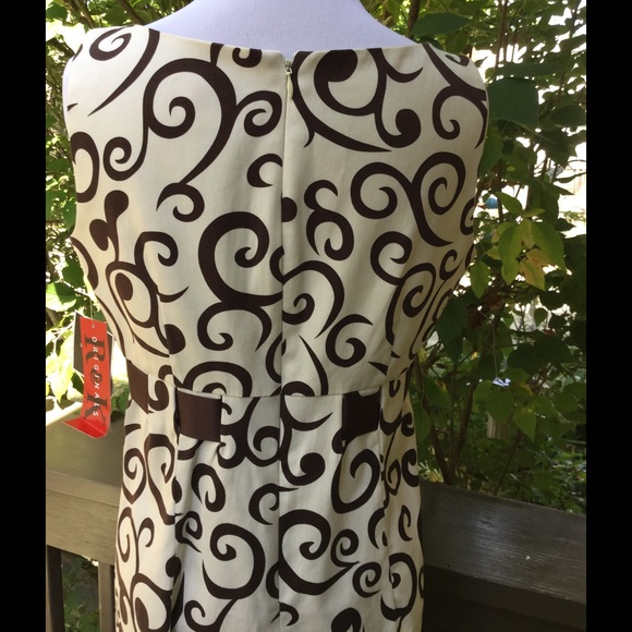 R&K Pretty Dress - Picture 3 of 4