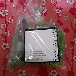 Marykay foundation with brush