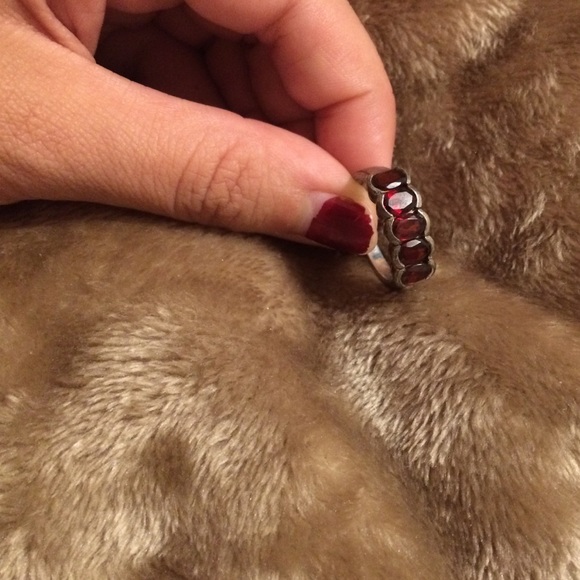 Sterling silver ring with red ruby stones - Picture 2 of 2