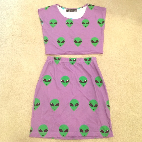 YourEyesLie Alien Skirt and Top Set