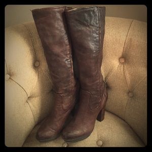 Frye's Mimi Back Scrunch Boot. Size 7