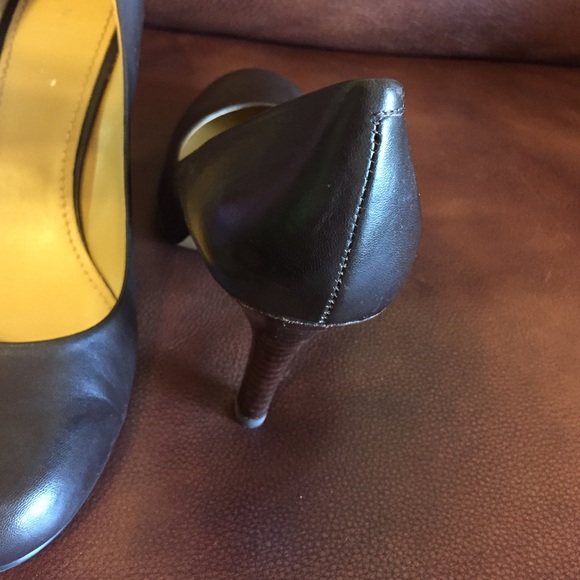FINAL MARKDOWN - Brown Nine West heels - Picture 2 of 3