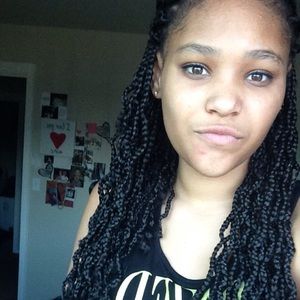 Meet your Posher, Ebony