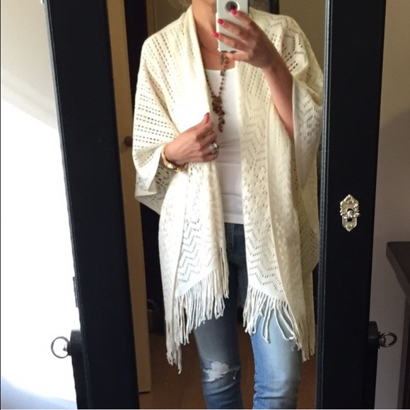 For Jenn🍁Ivory soft poncho - Picture 4 of 4