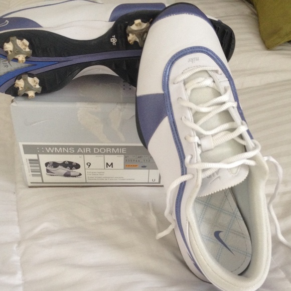 Golf shoes