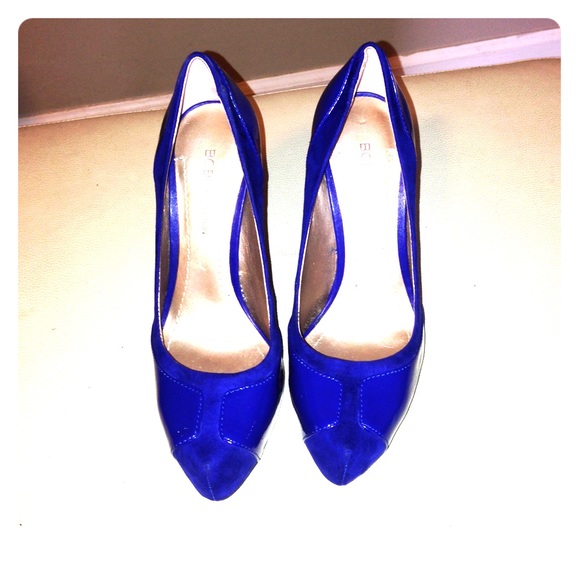 Like new BCBG royal blue platform shoes