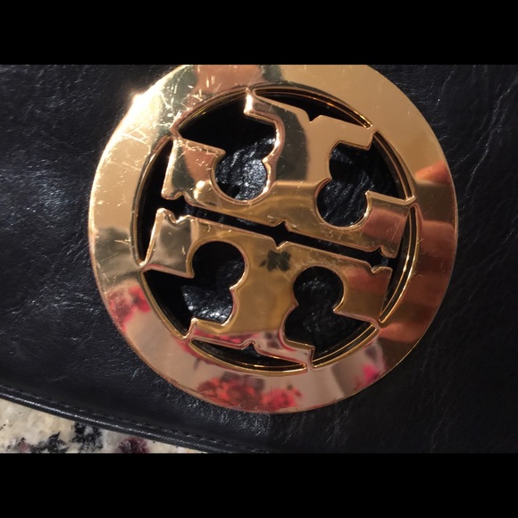 SOLD! Tory burch logo cross body black and gold - Picture 3 of 3