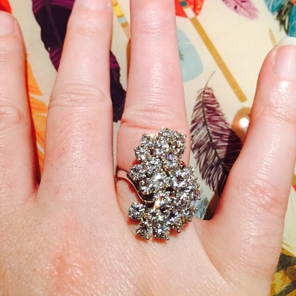 5 CTW+ STUNNING DIAMOND RING - Picture 2 of 4