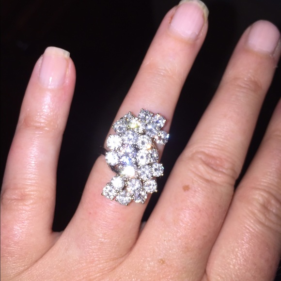 5 CTW+ STUNNING DIAMOND RING - Picture 4 of 4