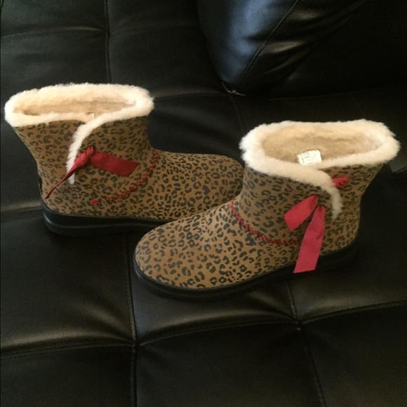 UGG Shoes - Leopard print UGG size 10