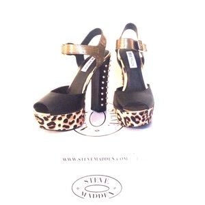 Steve Madden Jillyy Studded Platform Sandals