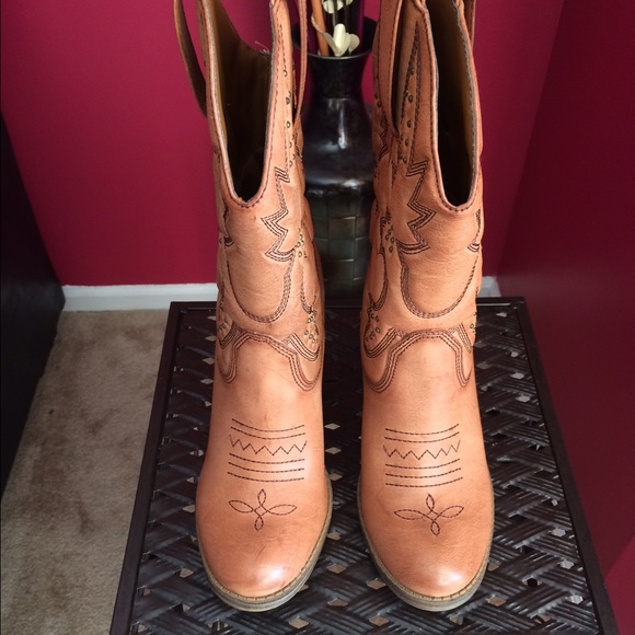 ******ON Hold****Mia boots